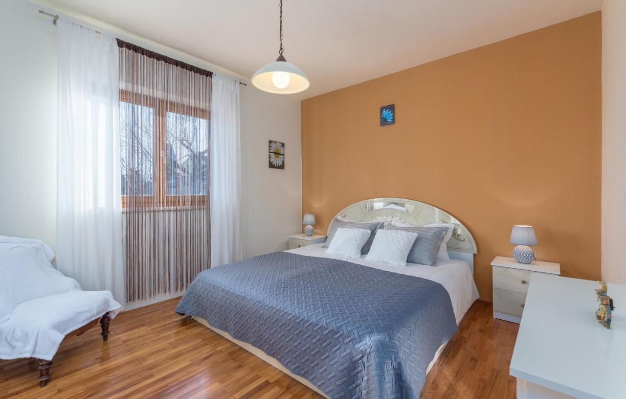 Apartmani Katalin Musalez Exteriör bild