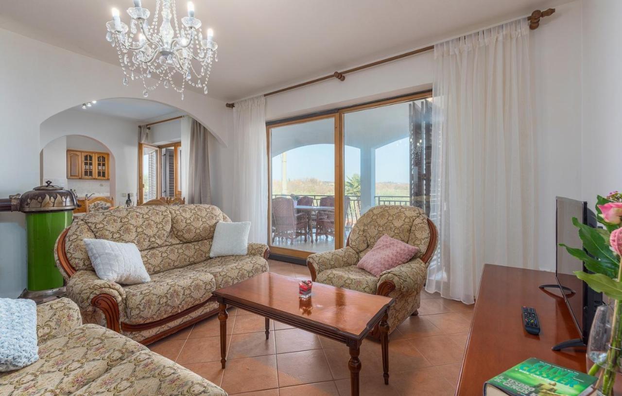 Apartmani Katalin Musalez Rum bild